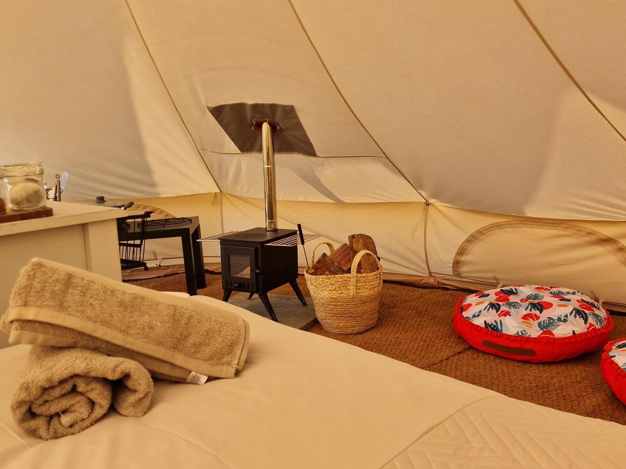 Beautiful 1-Bed Bell Tent In Holyhead Exterior foto